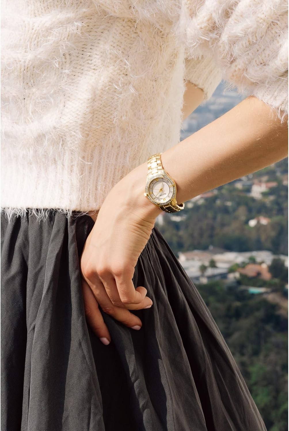 Reloj Bulova para mujer de acero inoxidable con cristal de 3 manecillas, mecanismo de cuarzo, esfera de nácar blanca