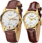ROCOSJEWE R0101QL Juego de relojes para parejas - Caja clásica dorada con esfera blanca y correa de cuero marrón - Relojes automáticos de lujo de cuarzo para hombre y mujer - Regalo