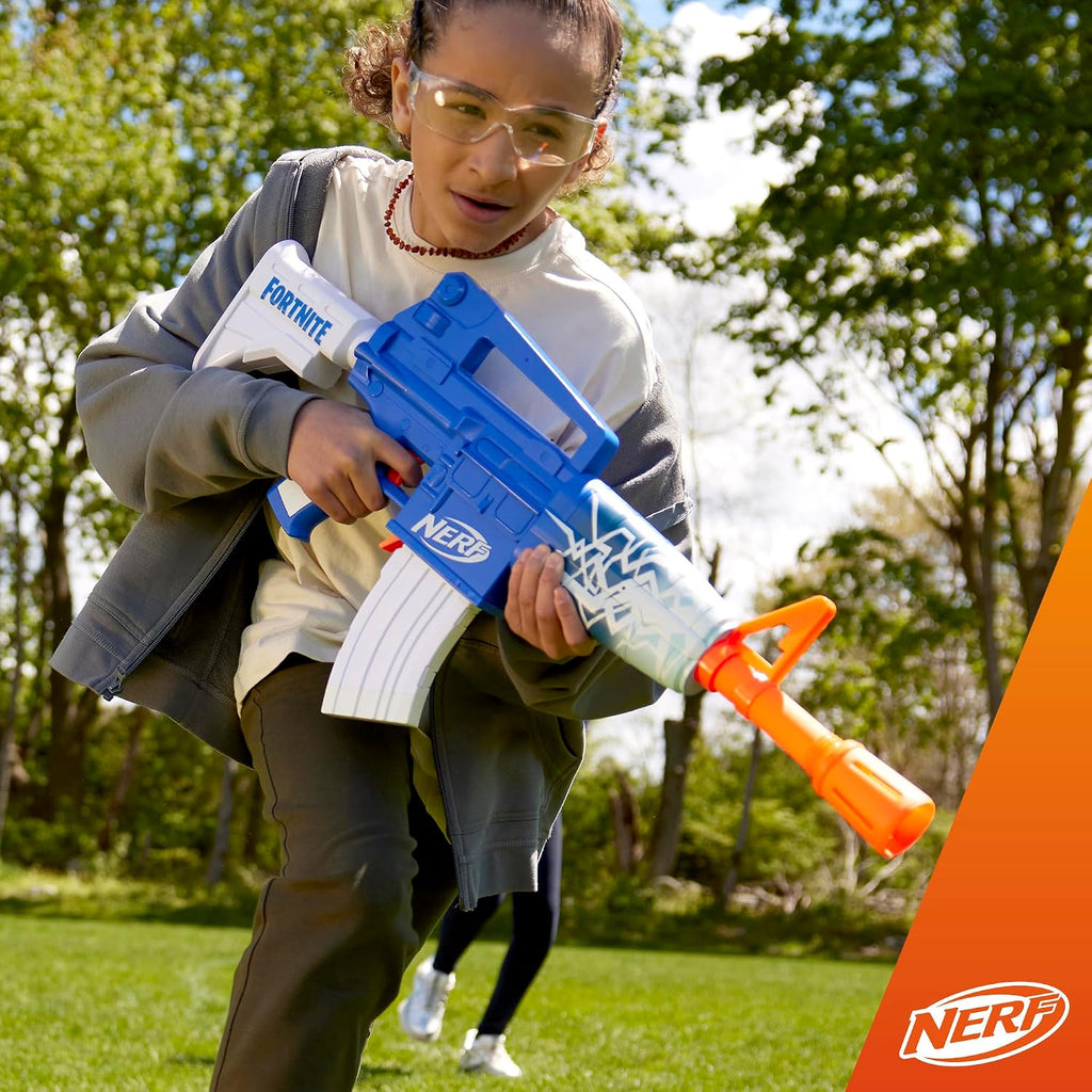 Nerf Fortnite Blue Shock Blaster, cargador de 10 dardos, 10 dardos Nerf Elite, incluye código de bonificación para desbloquear The Beat Wrap en el juego, lanzador de dardos motorizado