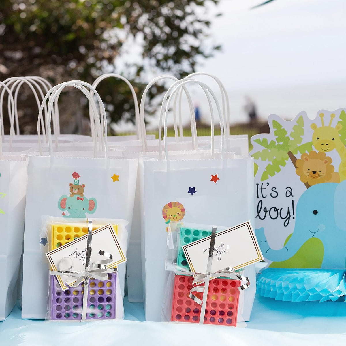 THE TWIDDLERS Paquete de 24 mini juegos de mesa cuatro en una fila, juguetes a granel (4 colores), regalos de regreso para niños para juegos de fiesta de cumpleaños, mini juegos de viaje para niños