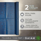 Gaiam Esterilla de yoga – Esterilla plegable de viaje para fitness y ejercicio – Esterilla de yoga plegable para todo tipo de yoga, pilates y entrenamientos de suelo (68 pulgadas de largo x 24