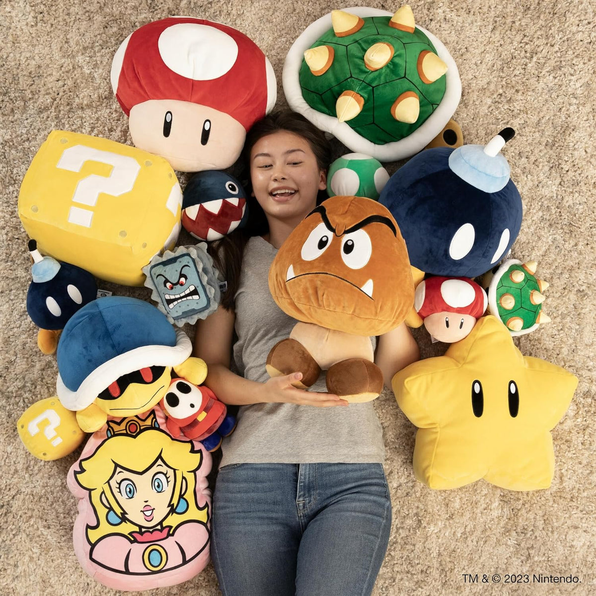 Club Mocchi Mocchi - Peluche de Super Mario - Peluche de Super Estrella - Juguetes y peluches coleccionables blanditos de Mario - 15 pulgadas