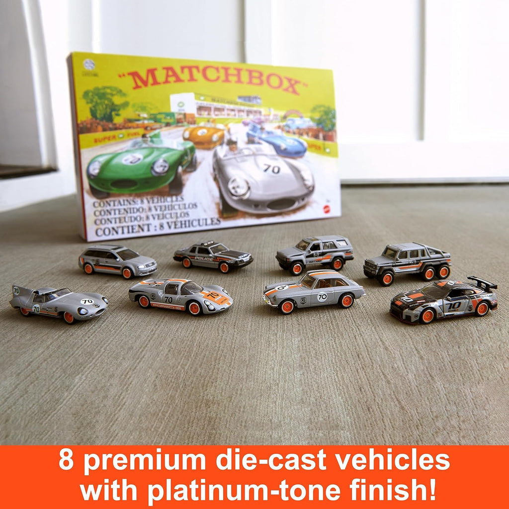 Matchbox Cars, juego de 8 autos fundidos a presión en escala 1:64 con decoraciones de primera calidad, incluyendo 1 vehículo exclusivo, neumáticos de agarre verdadero, acabado en tono platino