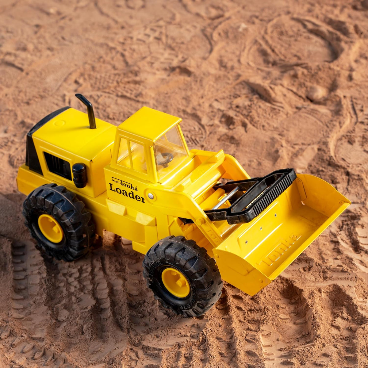 Tonka Edición de coleccionista retro, fabricada con 2 veces más acero, juguete de construcción para niños, camión de metal, camión de juguete para niños y niñas, niños pequeños, a partir de 3 años