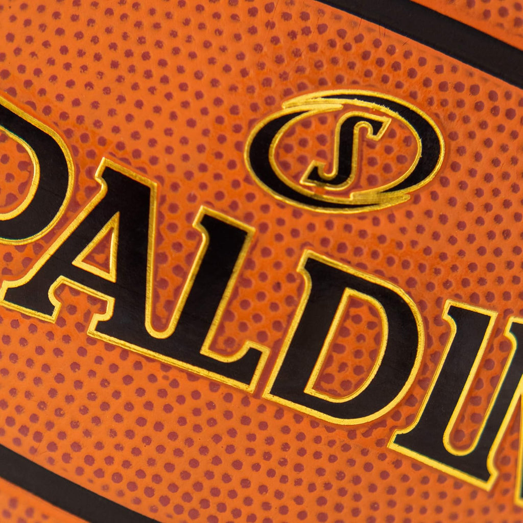 Spalding Balones de baloncesto de goma para exteriores | Cubierta de goma de rendimiento diseñada para jugar al aire libre | Varios tamaños y colores