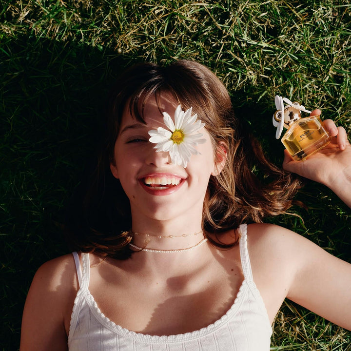 Marc Jacobs Daisy Eau de Toilette - Perfume floral radiante para mu...