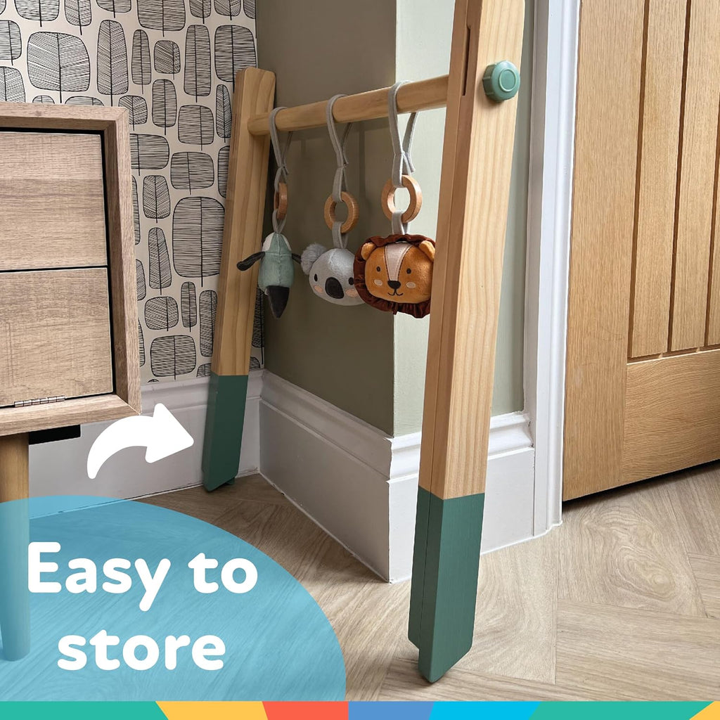 Nuby Animal Adventures - Gimnasio de madera para bebés con juguetes colgantes, soporta el desarrollo temprano del bebé, fácil de plegar para almacenamiento y viajes