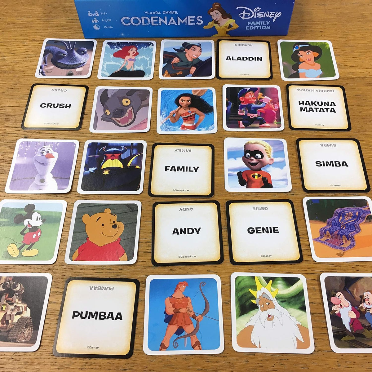 Codenames Family Edition | El mejor juego de mesa familiar para todas las edades | Con personajes de Disney y obras de arte | Juego de mesa para más de 2 jugadores | Perfecto para los fanáticos de Disney
