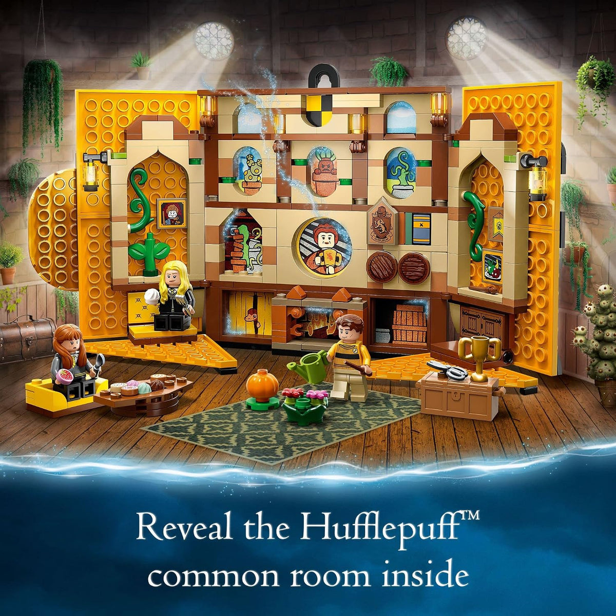 LEGO Harry Potter Banderín de la Casa Hufflepuff de Hogwarts 76412 Sala Común del Castillo de Hogwarts, Decoración de Pared, Set de Construcción con 3 Minifiguras y Mandrake, Juguete Coleccionable de