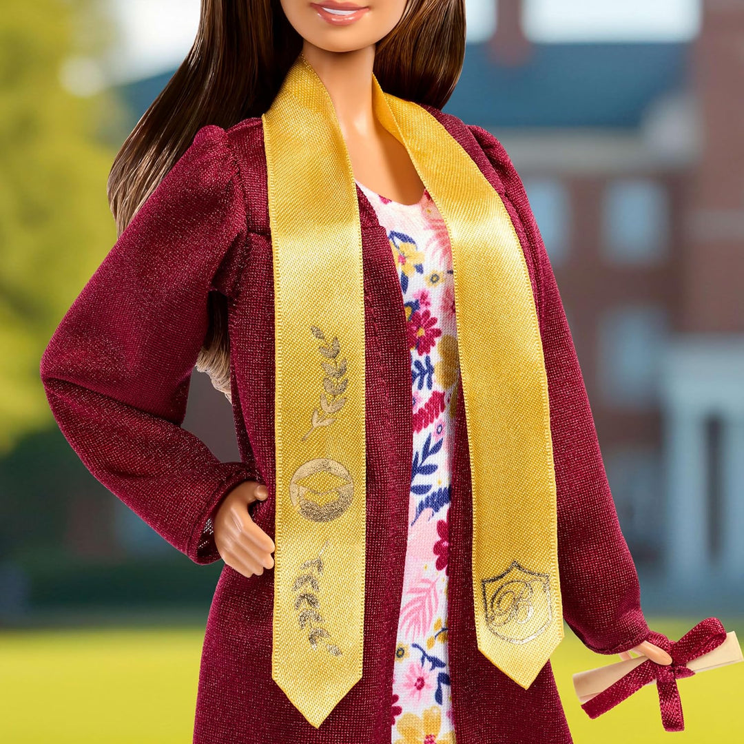 Barbie Signature Graduation Wishes - Muñeca de moda con bata burdeo...