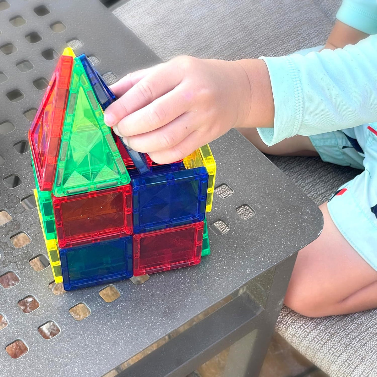CreateOn Crayola Mini azulejos magnéticos PIP, colores llamativos - juego de construcción para niños, juguetes de construcción magnéticos para niños, juguetes de viaje STEM para niños y niñas de 3+