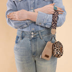 Wrangler - Cartera de pulsera con llavero para mujer, con doble bolsa occidental, cartera para tarjetas de crédito