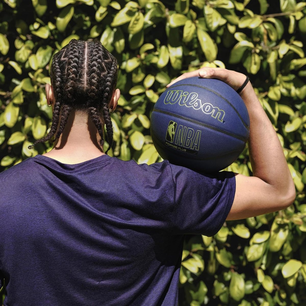WILSON NBA Forge Plus - Balón de baloncesto para interiores y exteriores, color gris carbón, talla 6 - 28.5 pulgadas