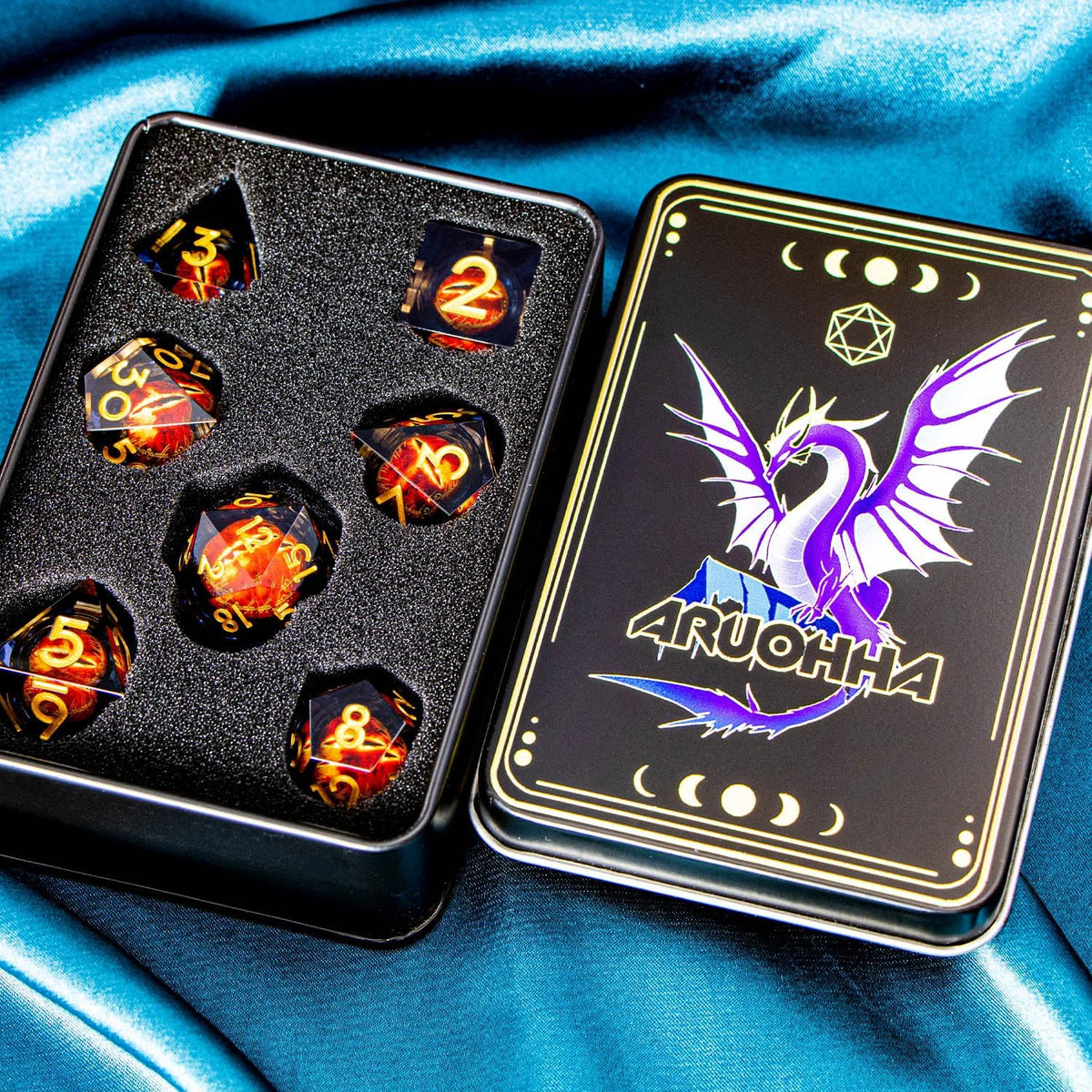 ARUOHHA DND - Juego de dados de resina para miradas de ojos, color negro y dorado, núcleo líquido, juego de dados flameantes con borde afilado con caja de regalo, juego de dados poliédricos D y D compatibles con juegos de rol Dungeons Dragons D20 D6