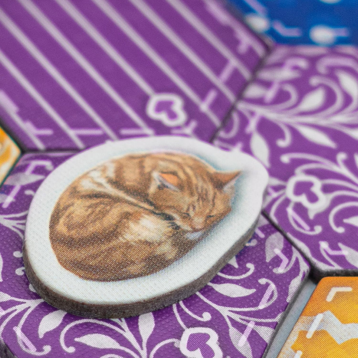 AEG y Flatout Games | Calico - Juego de mesa galardonado para toda la familia | De los creadores de Cascadia | Fácil de aprender | Rápido de jugar | ¡Haz edredones y atrae gatos! | A partir de 10 años