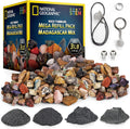 NATIONAL GEOGRAPHIC Recarga de Rocas – Paquete Mega Madagascar, 3 libras de piedras preciosas incluyendo cuarzo rosa, jaspe, labradorita y más, grano para pulir y engastes para joyería