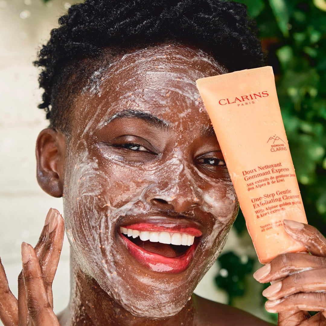 Limpiador exfoliante suave en un solo paso de Clarins | Limpiador,...