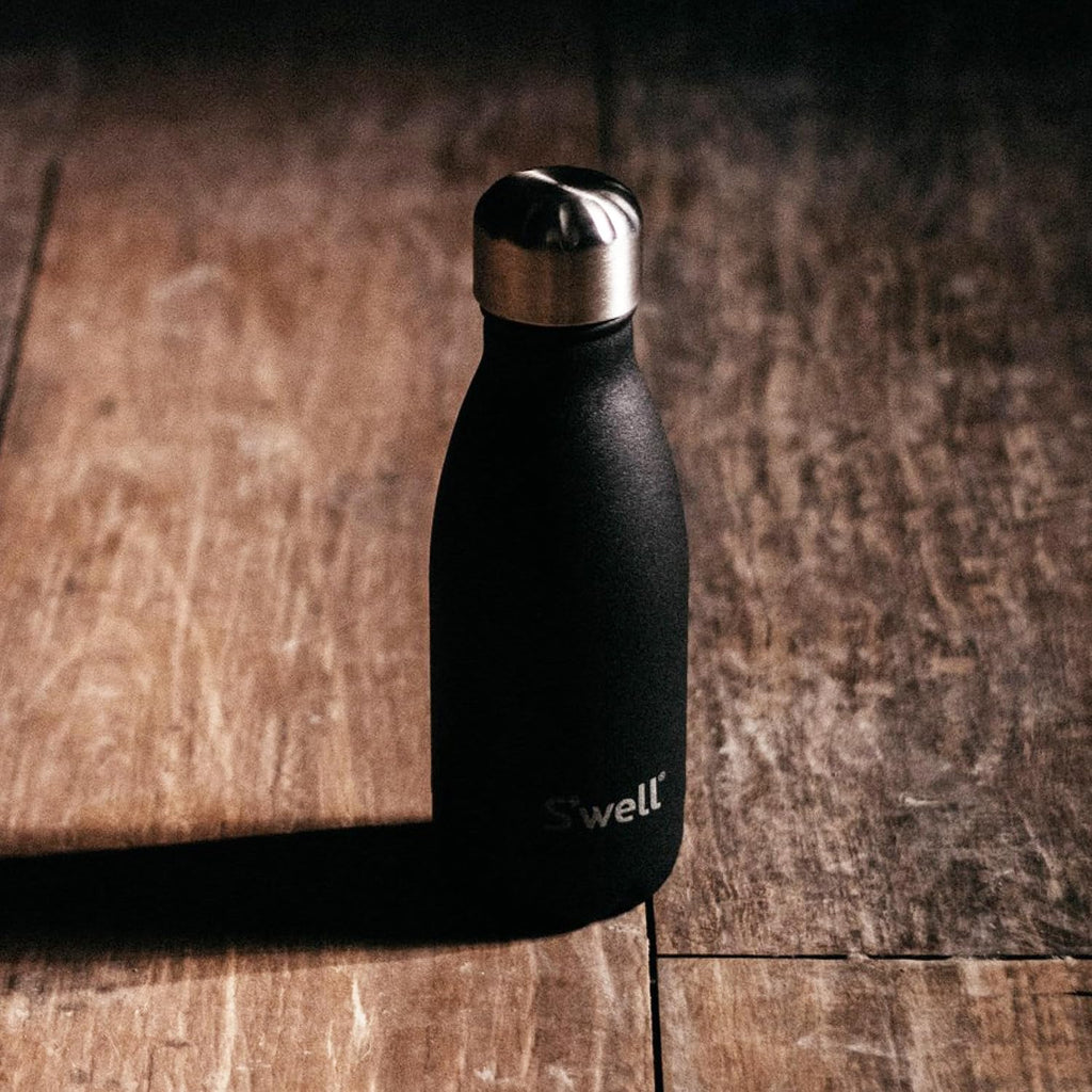 S'well Botella de agua de acero inoxidable, 9 onzas, ónix, recipientes aislados al vacío de triple capa que mantiene las bebidas frías durante 24 horas y calientes durante 12, sin BPA, perfecta para