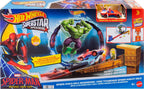 Hot Wheels Juego de pistas de autos de juguete, Spider-Man y Hulk Smash Down con 1 vehículo de superestrella fundido a presión, carrera a través de un bucle para derrotar a los villanos