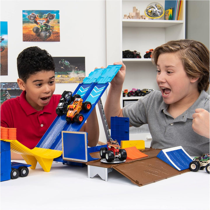 Monster Jam, set de juego transformable Hauler y almacenamiento con...
