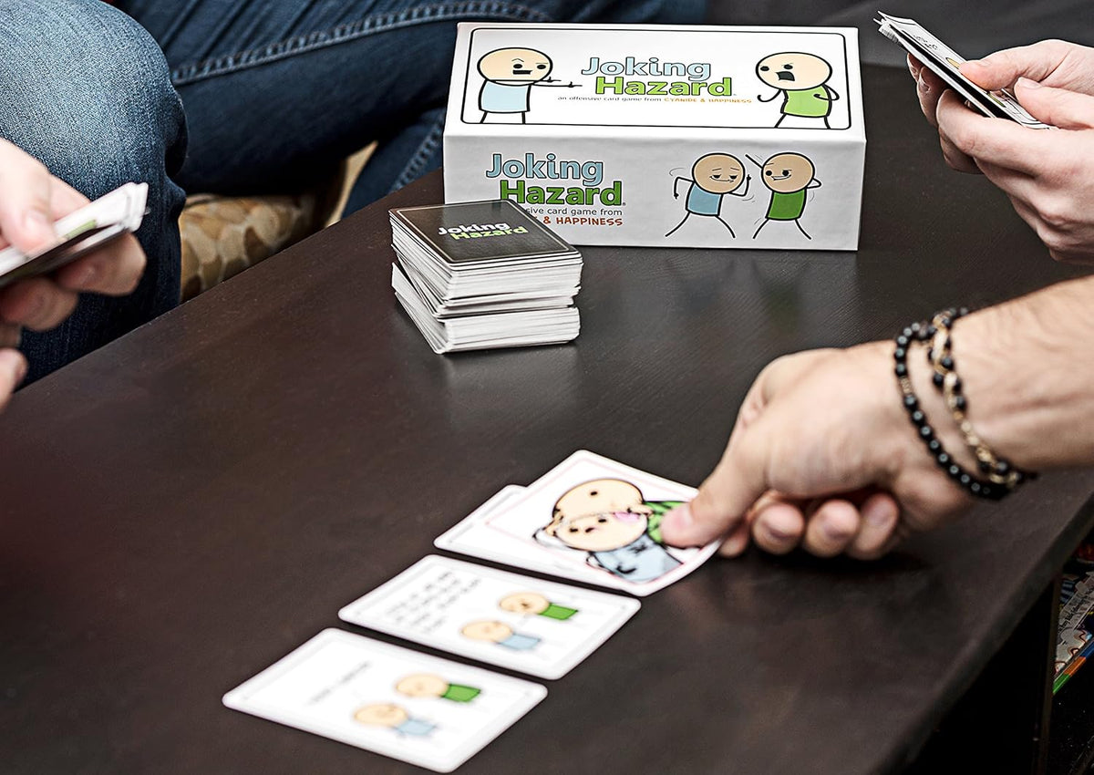 Joking Hazard by Cyanide & Happiness - Más de 360 tarjetas de cómics divertidas e inapropiadas, divertidos juegos de fiesta | Incluye tarjetas para añadir tus propias palabras