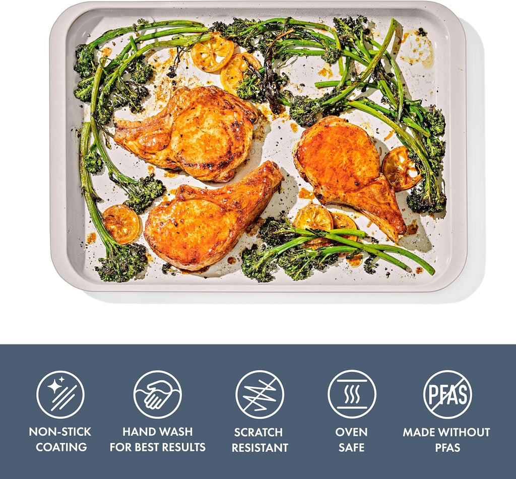 OXO Good Grips - Bandeja de media hoja de metal con revestimiento de cerámica, antiadherente, color azul tormenta