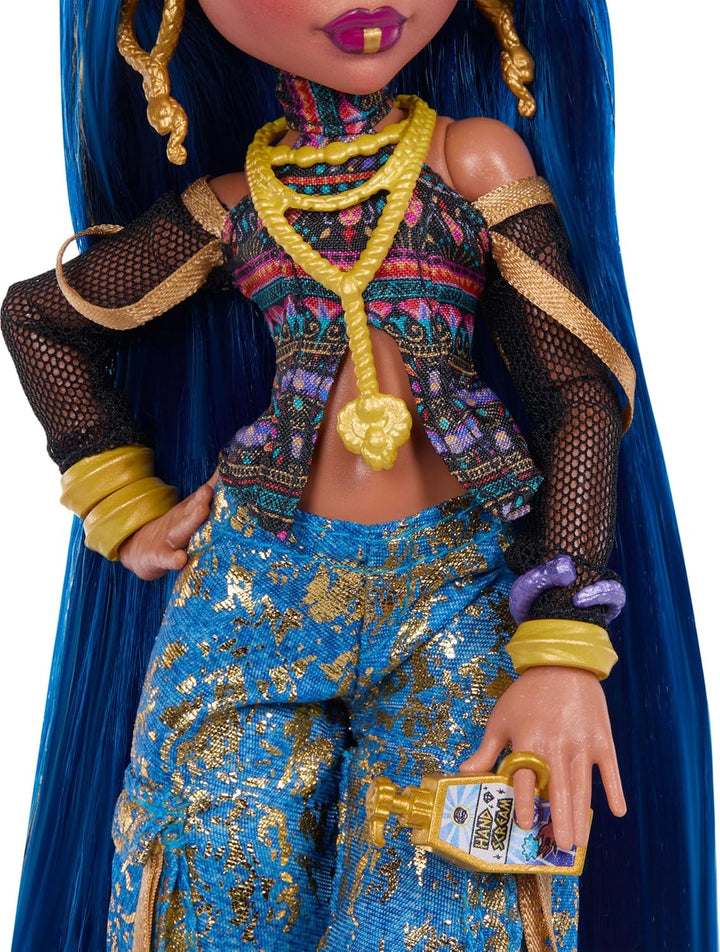 Muñeca Monster High, Cleo de Nile con top corto y pantalones cargo...