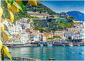 MyPuzzle - Vista panorámica de la hermosa Amalfi en colinas que conducen a la costa, Campania, Italia, rompecabezas premium de 1000 piezas para adultos