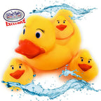Juego de 119 juguetes de baño de Toy Stop de 119 piezas con pato de goma gigante, calcomanías de baño, espejos, crayones, esponja, mini animales, animales medianos, botes apilables, letras de espuma,