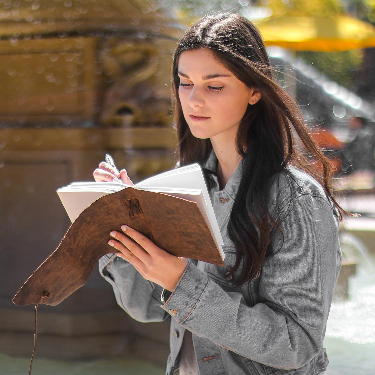 MOONSTER® - Cuaderno de papel rayado de cuero para escribir para mujeres y hombres, cuadernos grandes a rayas de 8 x 6 pulgadas, papel kraft con 400 páginas, papel rayado no recargable con rayas