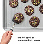 OXO Good Grips - Bandeja de horno antiadherente de media hoja con revestimiento transparente Pro