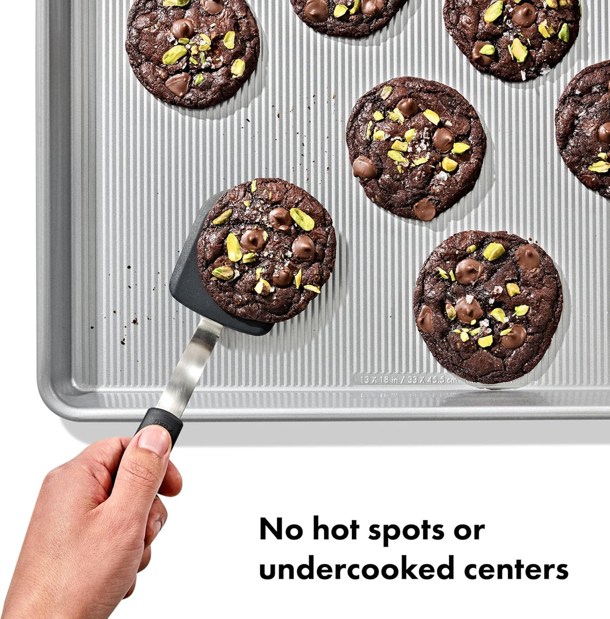 OXO Good Grips - Bandeja de horno antiadherente de media hoja con revestimiento transparente Pro