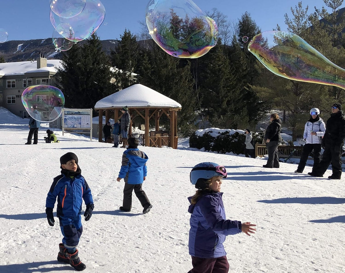Edición de invierno burbujas gigantes: incluye varita, 7 bolsas de concentrado de burbujas grandes y 8 calcomanías que brillan en la oscuridad | Juguete al aire libre para niños y niñas |