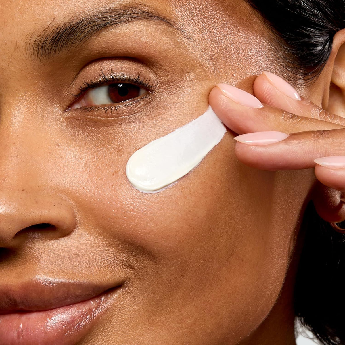 No7 Lift &amp; Luminate Crema facial de triple acción, sin fraganci...