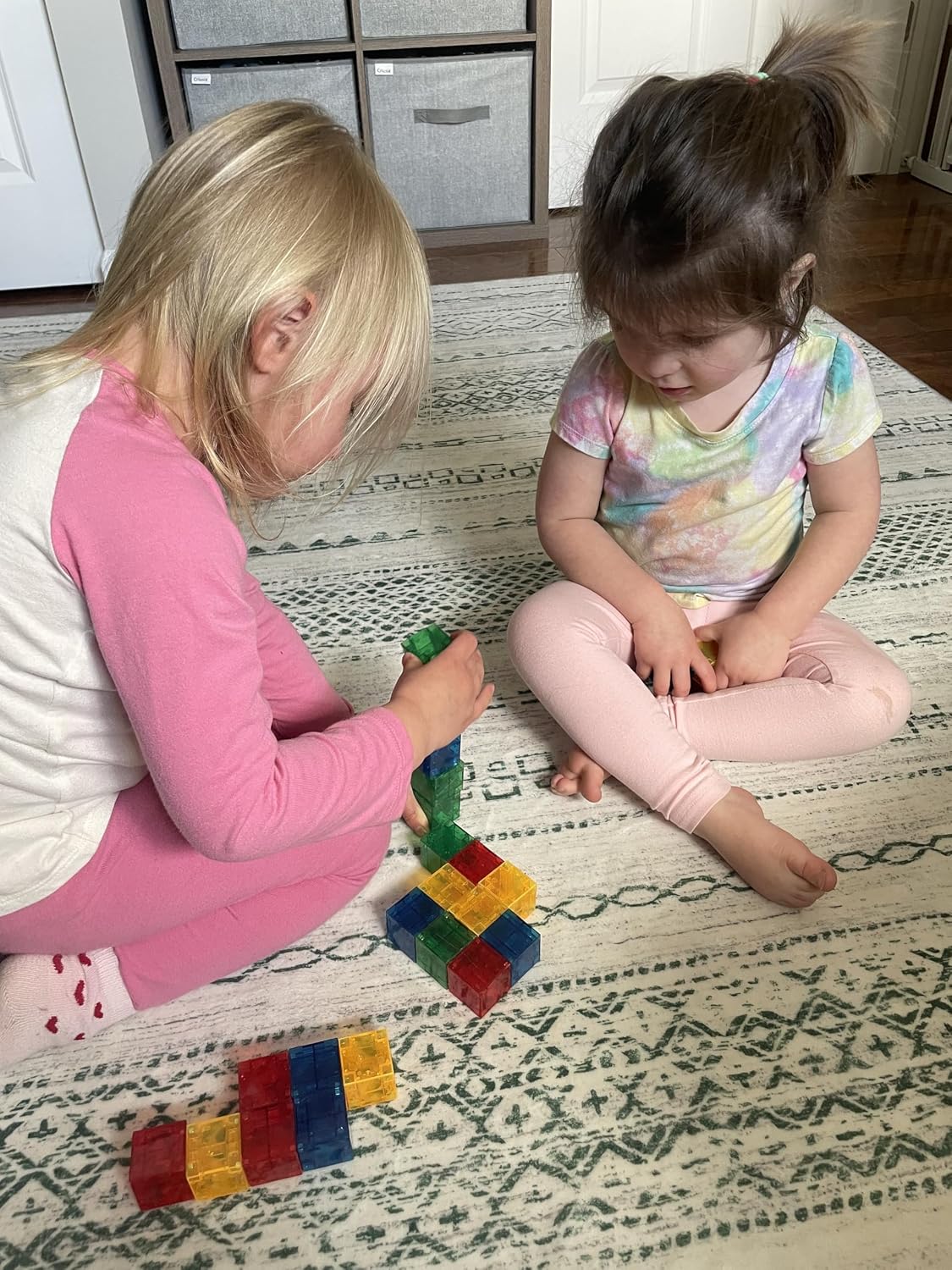 Crayola - Cubos magnéticos PIP atrevidos, juego de bloques magnéticos pequeños, juguetes educativos y de construcción STEM y Montessori para niños, juguetes de viaje para niños y niñas a partir de 3 años, juego de 27 piezas