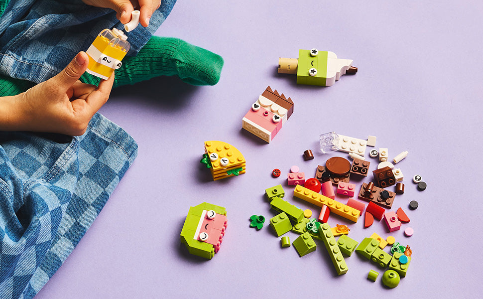 LEGO Classic Creative Food Friends - Juego de juguetes de