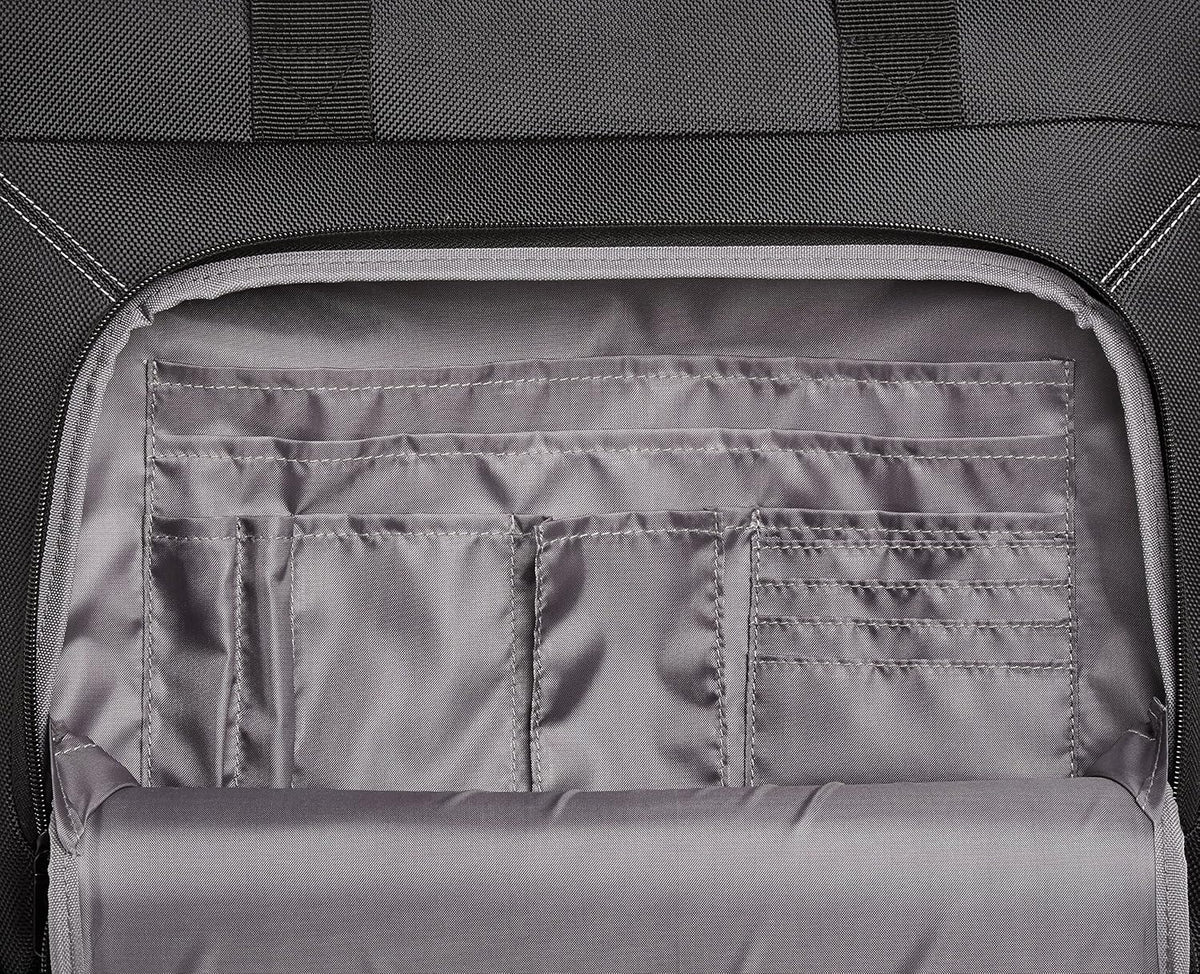 Amazon Basics Bolsa para portátil con ruedas de 15.6 pulgadas para viajes y negocios, maletín con ruedas, asa de bloqueo ajustable, color negro