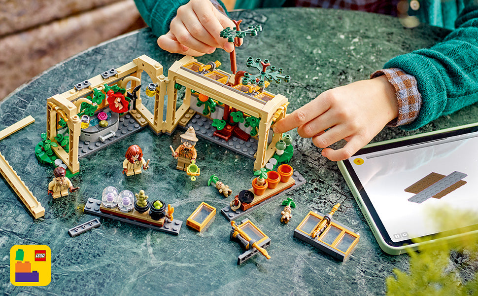 LEGO Harry Potter Hogwarts Castle Herbology Class -